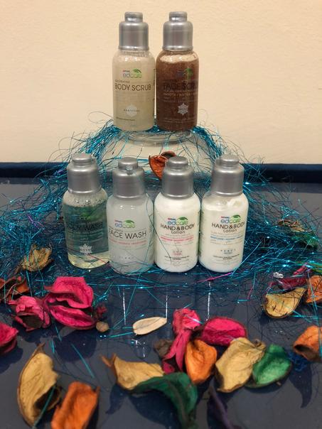 مجموعه العنايه بالبشره والجسم 6*1