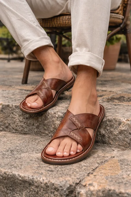 صندالة مغربية بالجلد الطبيعي  مريحة وأنيقة – توصيل لجميع المدن