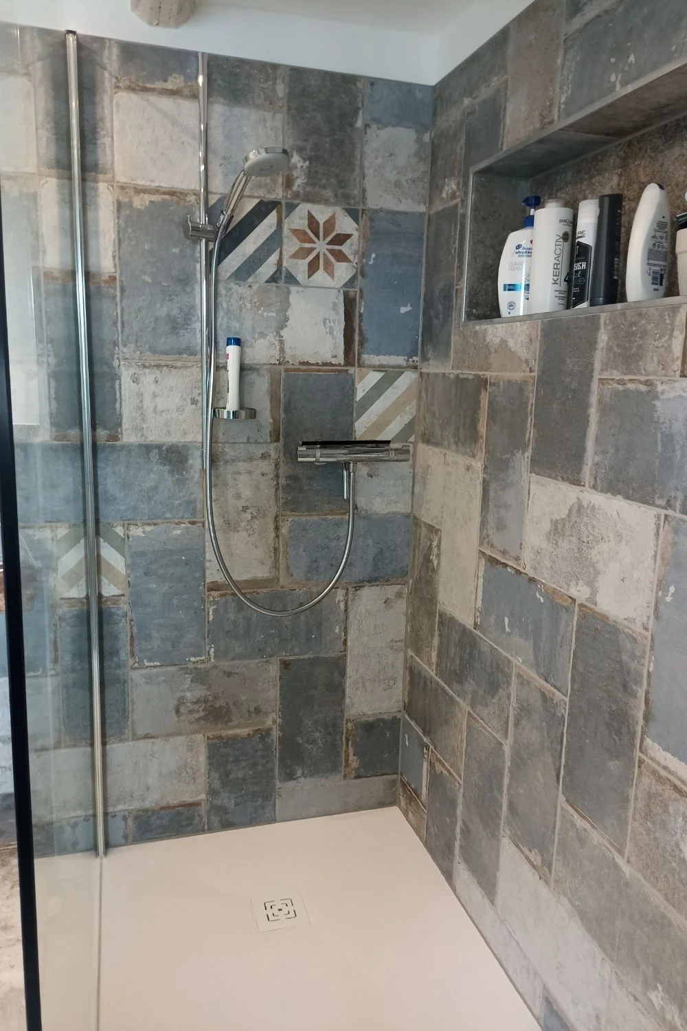 Tile vintage retro blue white "Havana Sky (Blu)" CIR (color mix at random)