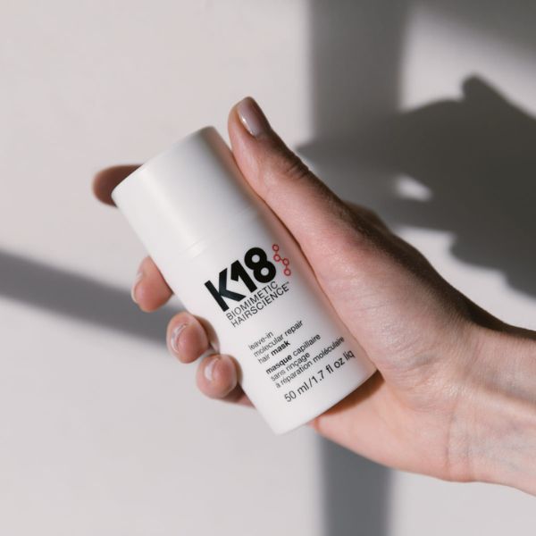 K18 — الماسك العلاجي دون شطف… إصلاح جزيئي يعكس تلف الشعر في 4 دقائق!