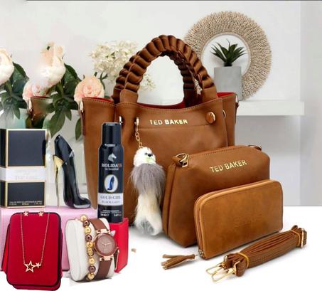 الباك النسائي الفاخر – كل ما تحتاجه المرأة الراقية في طقم واحد