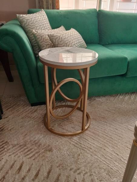 Table d’appoint ronde blanc marbré & doré — Élégance compacte et raffinée