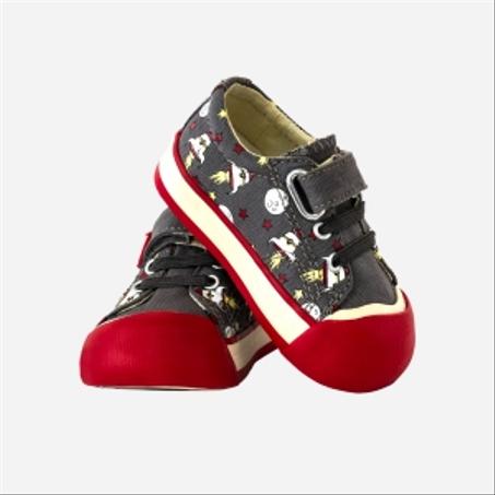 أحذية أطفال