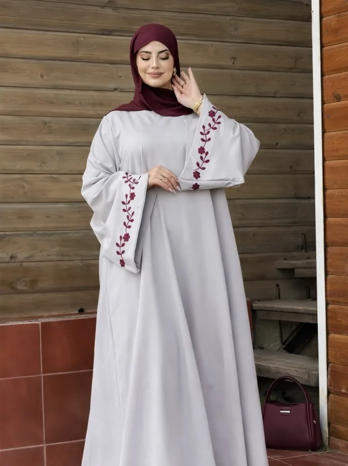 عباية نسائية أنيقة بتطريز ناعم % أصلية