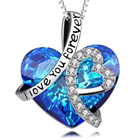 قلادة القلب على شكل كريستال