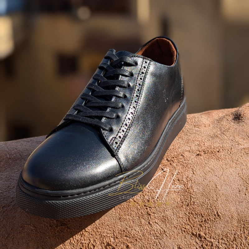 Sneakers en Cuir Noir Élegant