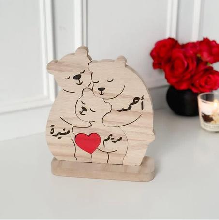 "قلوب متشابكة: مجسم خشبي يُخلّد لحظات الحُب"