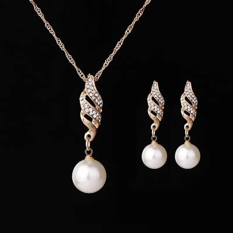 Ensemble collier + boucles de perle