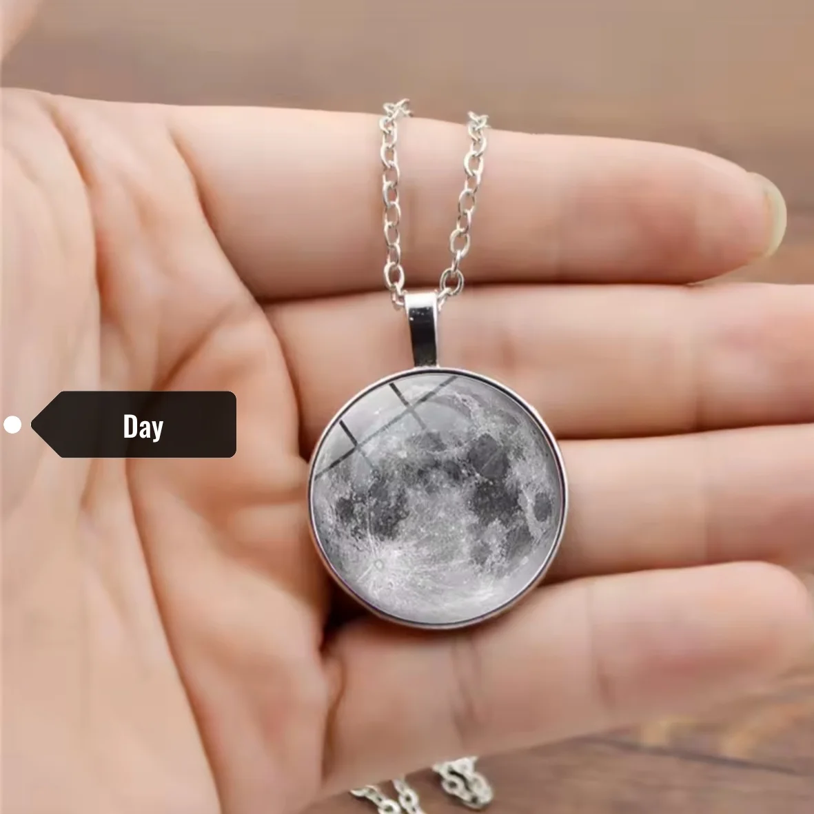 Collier lune lumineux