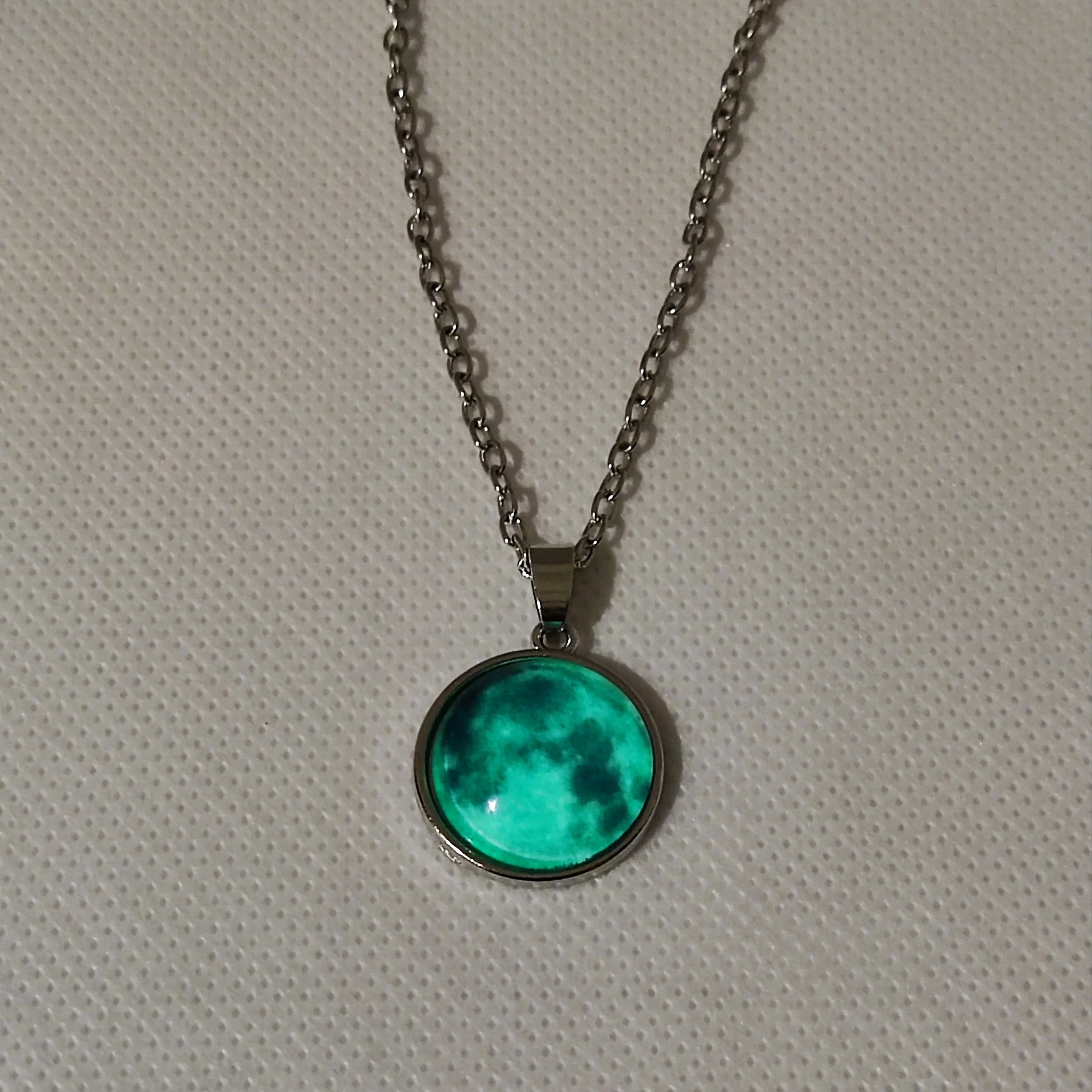Collier lune lumineux