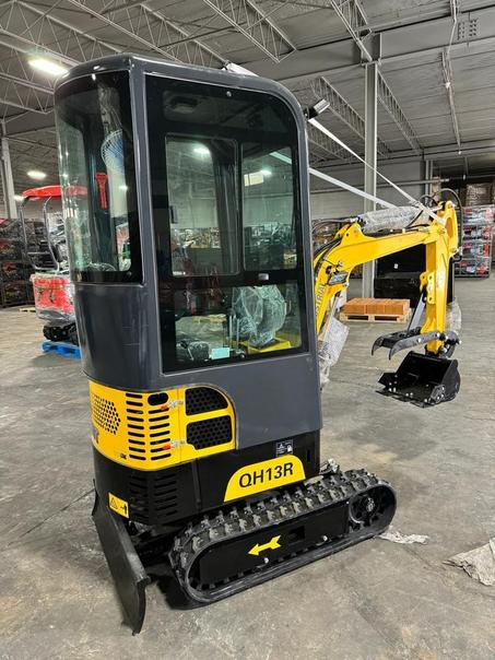 AGT 13.5HP 1-ton Mini & Small Excavator More Comfortable, 2116 pounds With Enclosed Cab Gasoline For Sale | AGT-QH13R