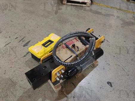 2.5 ton Mini Excavator Attachment Hydraulic Hammer Top Type Rock Breaker Generic2.5 ton Mini Excavator Attachment Hydraulic Hammer Top Type Rock Breaker Generic