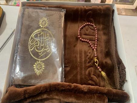 باك الصلاة : المصحف الكريم + سجادة  الصلاة  + سبحة