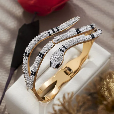 براصلي أنيق و رآآقي جدا+ عالي الجودة بألوان و أشكال مختلفة