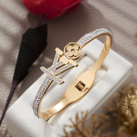 براصلي أنيق و رآآقي جدا+ عالي الجودة بألوان و أشكال مختلفة