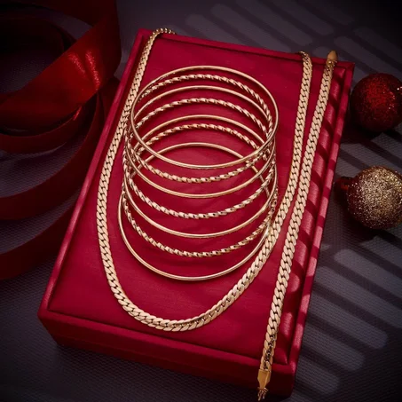 طقم مكون من 9️⃣قطع هماااوي و عاطي العين 🔥🔥🔥