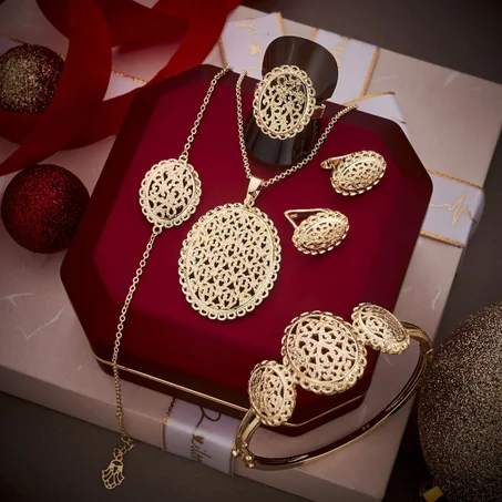 الطقم المكون من 5 قطع عالي الجودة للحضور🔥🔥