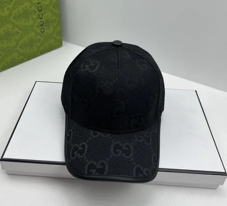 قبعة غوتشي الأنيقة