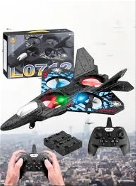لعبة طائرة مقاتلة يتم التحكم فيها عن بعد