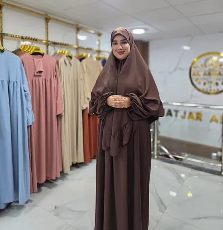 عباية هناء مع فولار – أناقة راقية بإطلالة محتشمة