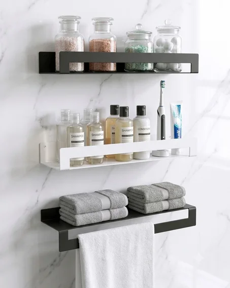 Trois Étagères  salle de bain avec un porte servette
