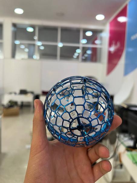 لعبة طائرة بدون طيار صغيرة من 🔥🔥، كرة طائرة بدون طيار صغيرة 🔥🔥، لعبة مع مصابيح LED تدور بزاوية 360 درجة 🔥🔥، هدية لعبة الطيران السحرية للأطفال (copy)