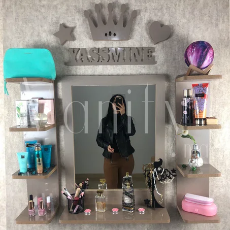 طاولة هوليوود الانيقة باسمك الخاص ب لون حصري