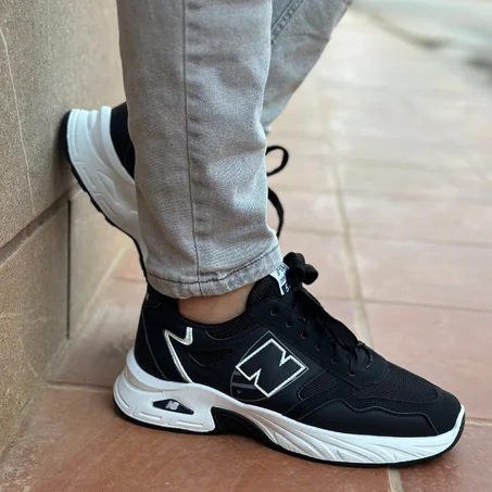 Model New Balance 520 Importation Black