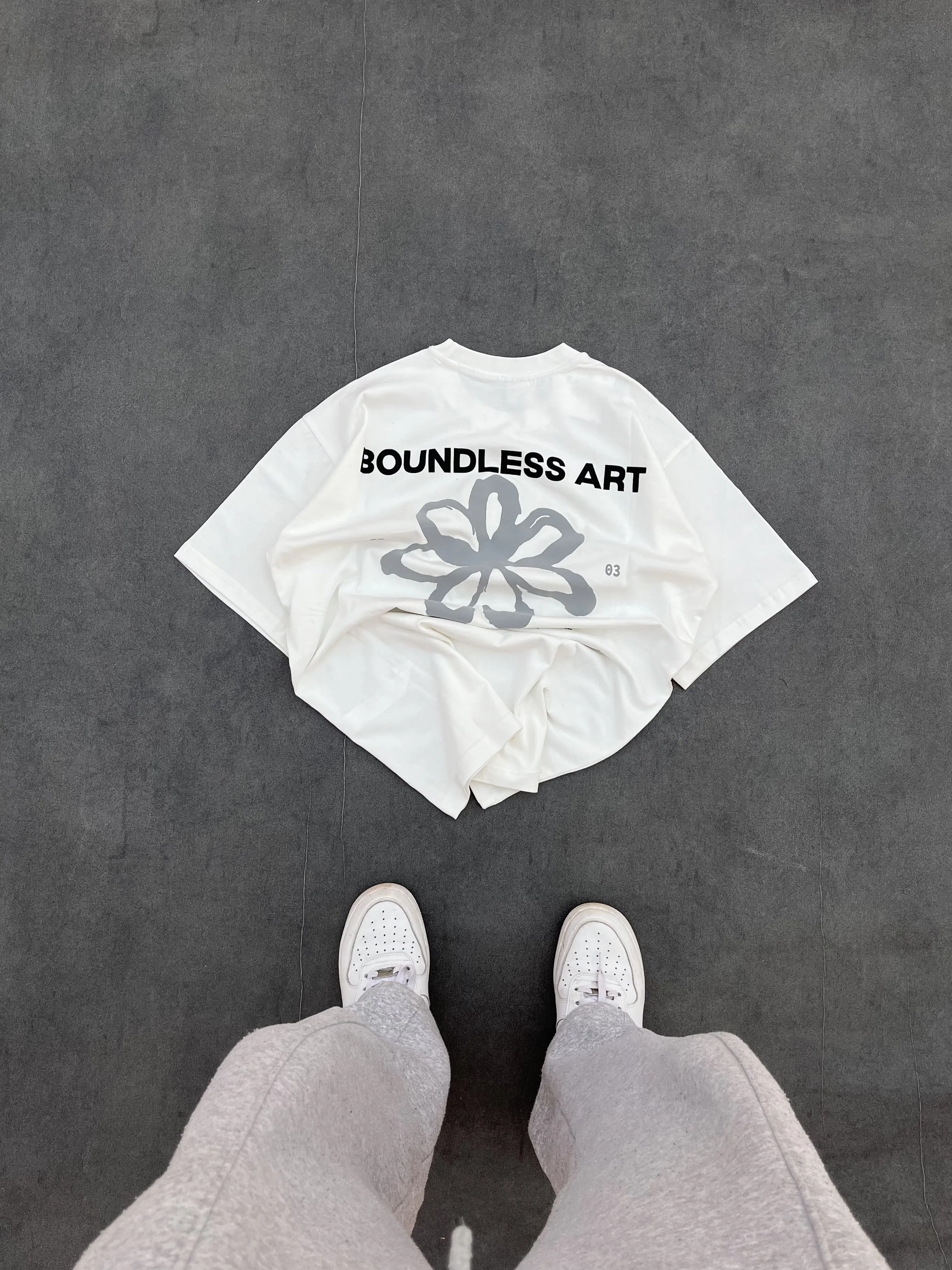 BOUNDLESS ART White Oversized Tee