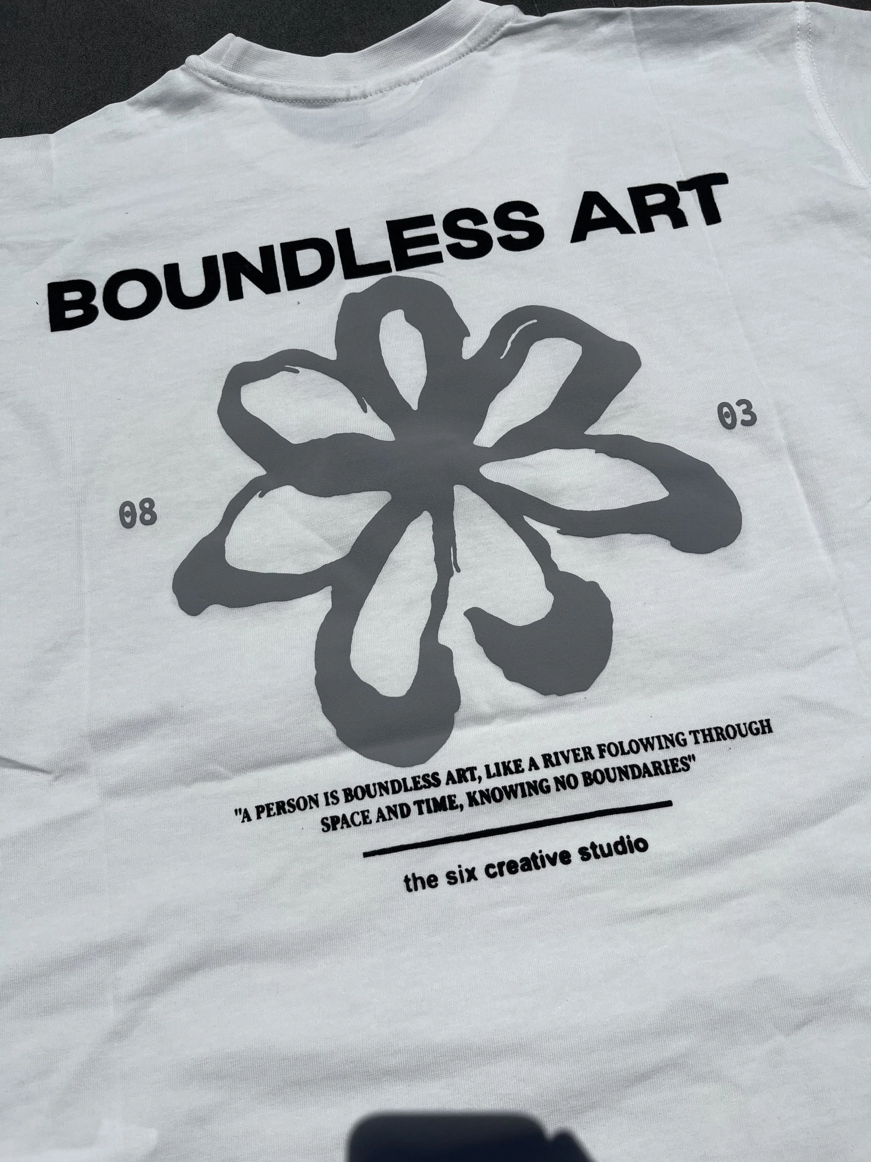 BOUNDLESS ART White Oversized Tee