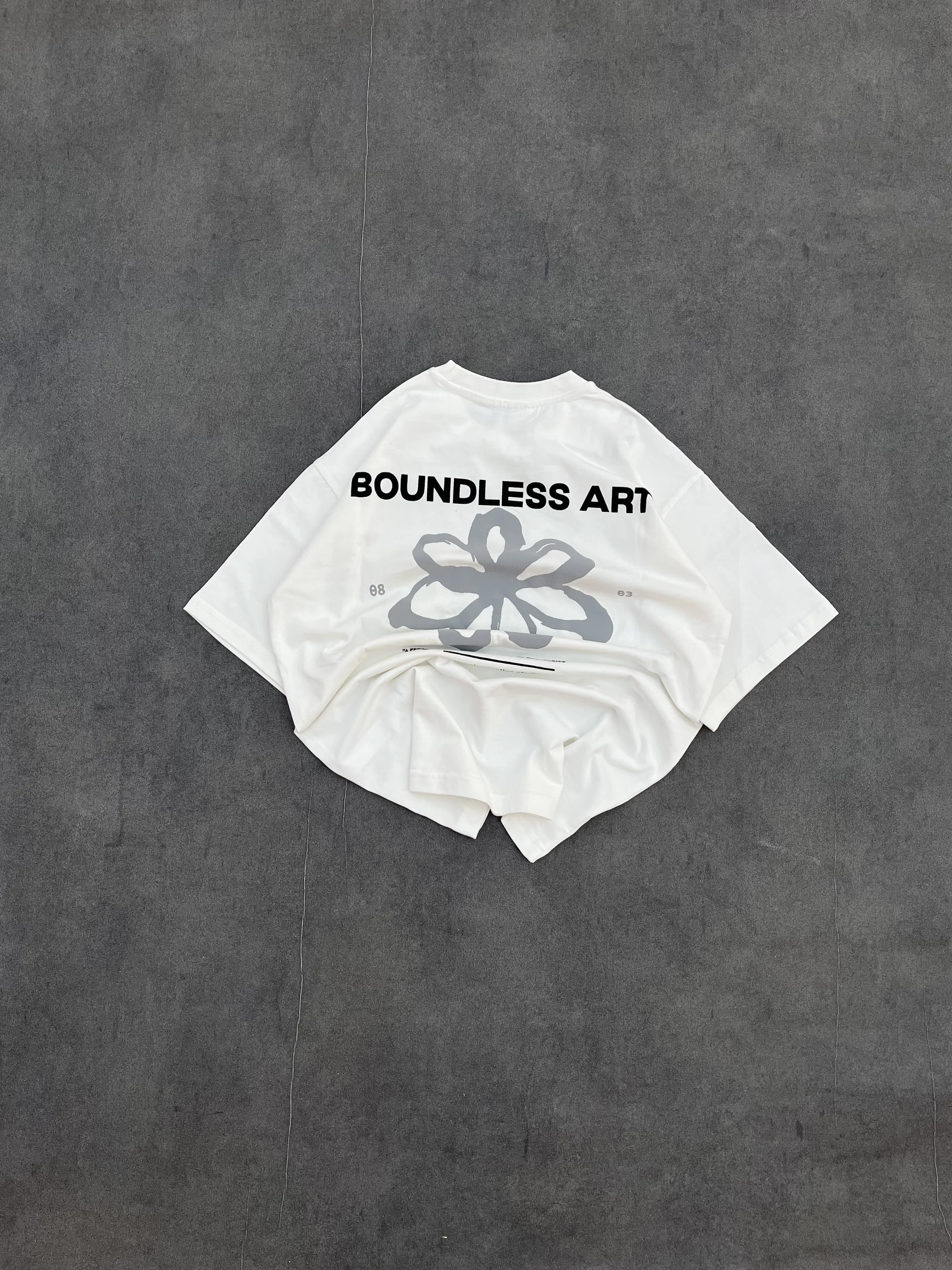 BOUNDLESS ART White Oversized Tee