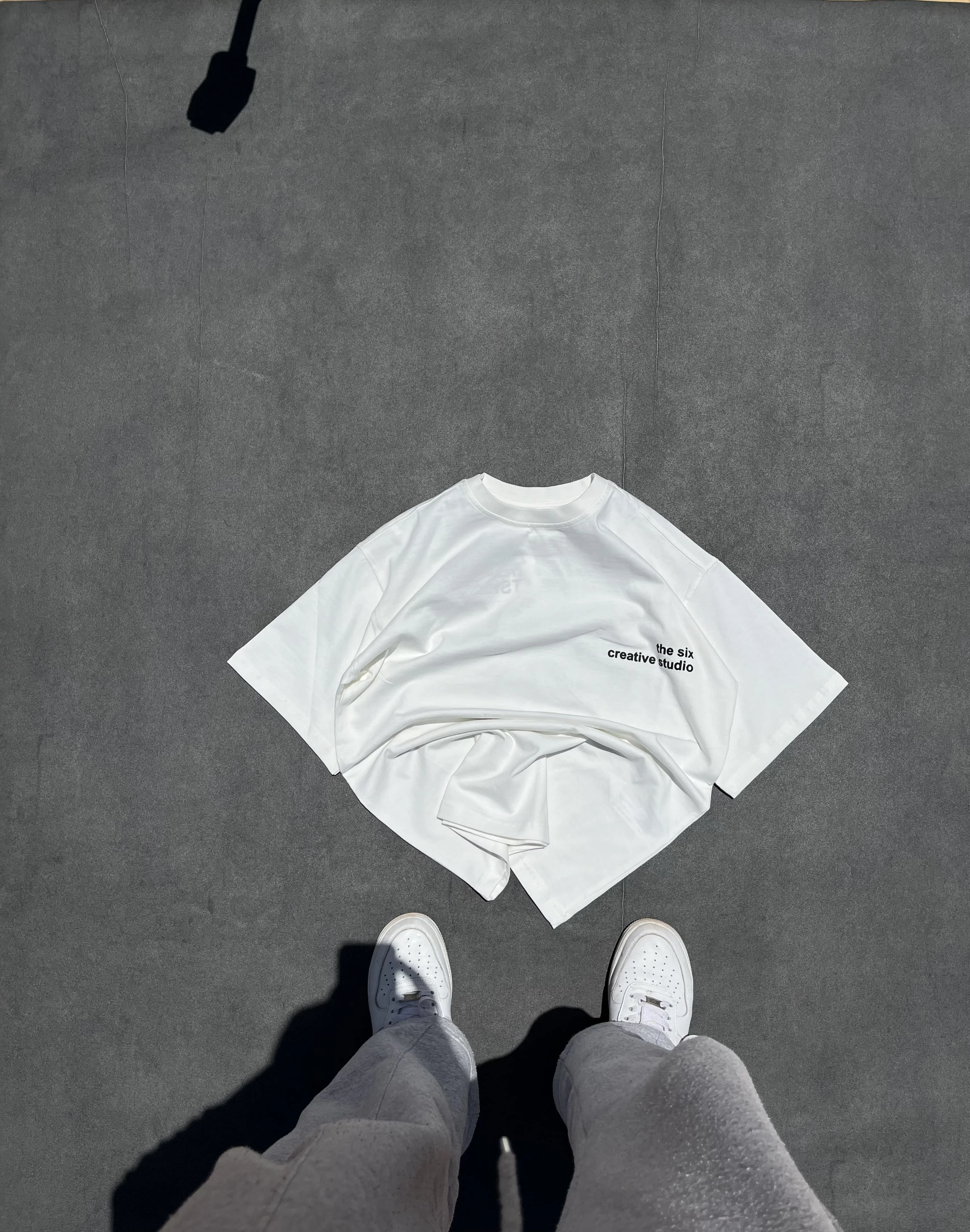 BOUNDLESS ART White Oversized Tee