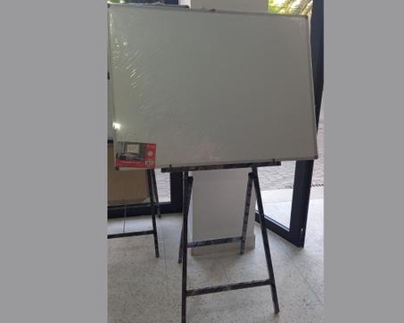 TABLEAU BLANC MAGNETIQUE 90/150 MEMORY AVEC CHEVALET EN METAL
