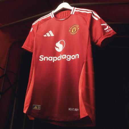 Man united home kit 2025
