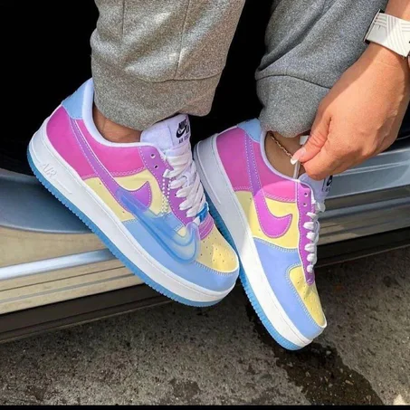 حذاء نسائي الأنيق