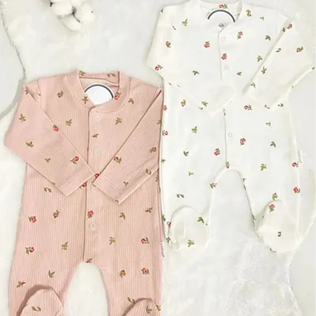 ملابس الأطفال