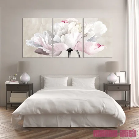 THE WHITE PINK FLOWER
