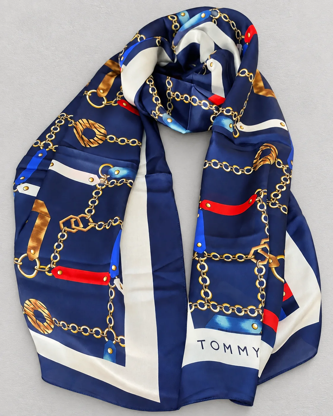Foulard Éclat Marine, chaînes dorées