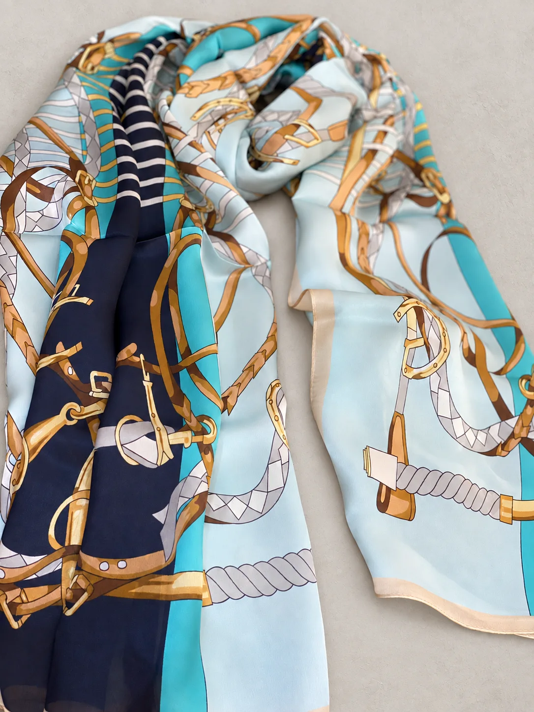 Foulard Éclat d’Azur, bleu & doré