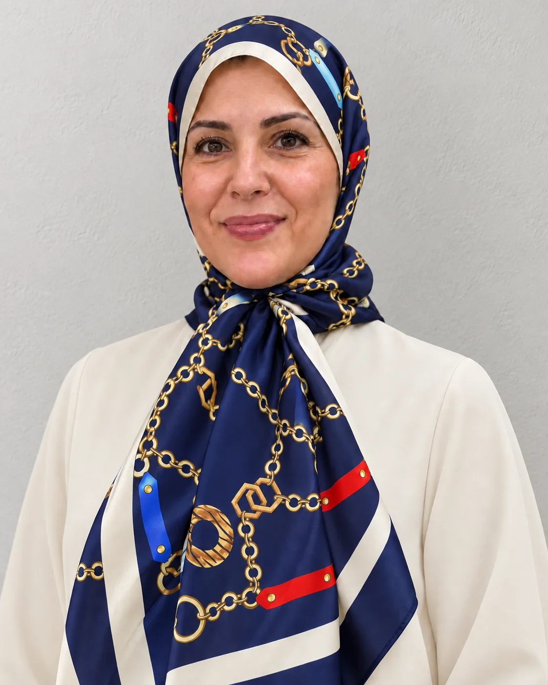 Foulard Éclat Marine, chaînes dorées