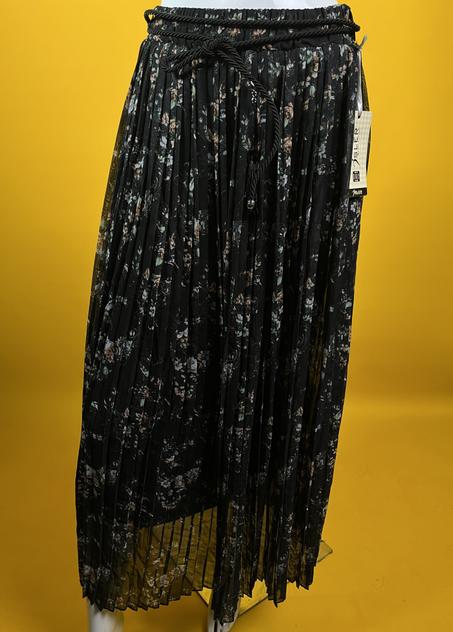 Robe noir avec fleurs