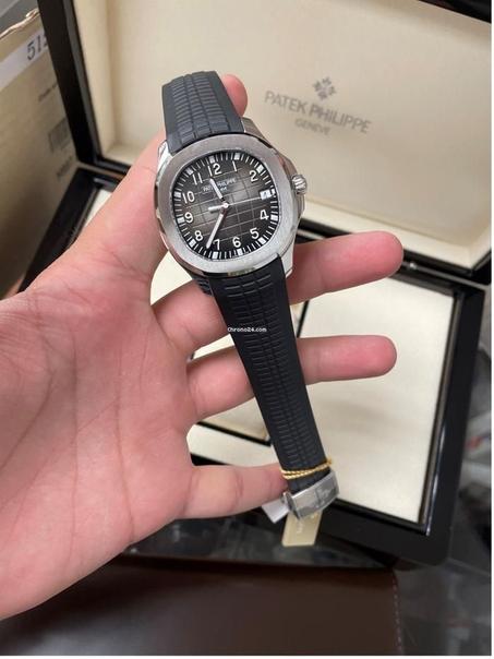 Elegance in Hand: Patek Philippe Aquanaut in its Original Box