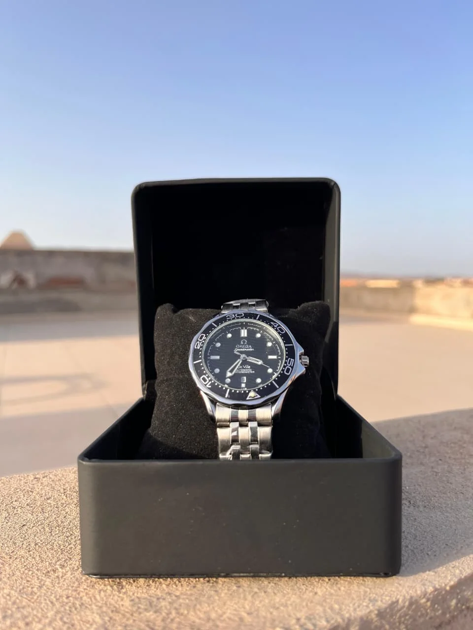 Montre Homme OMEGA Noire – Cadran Noir Sport & Élégant