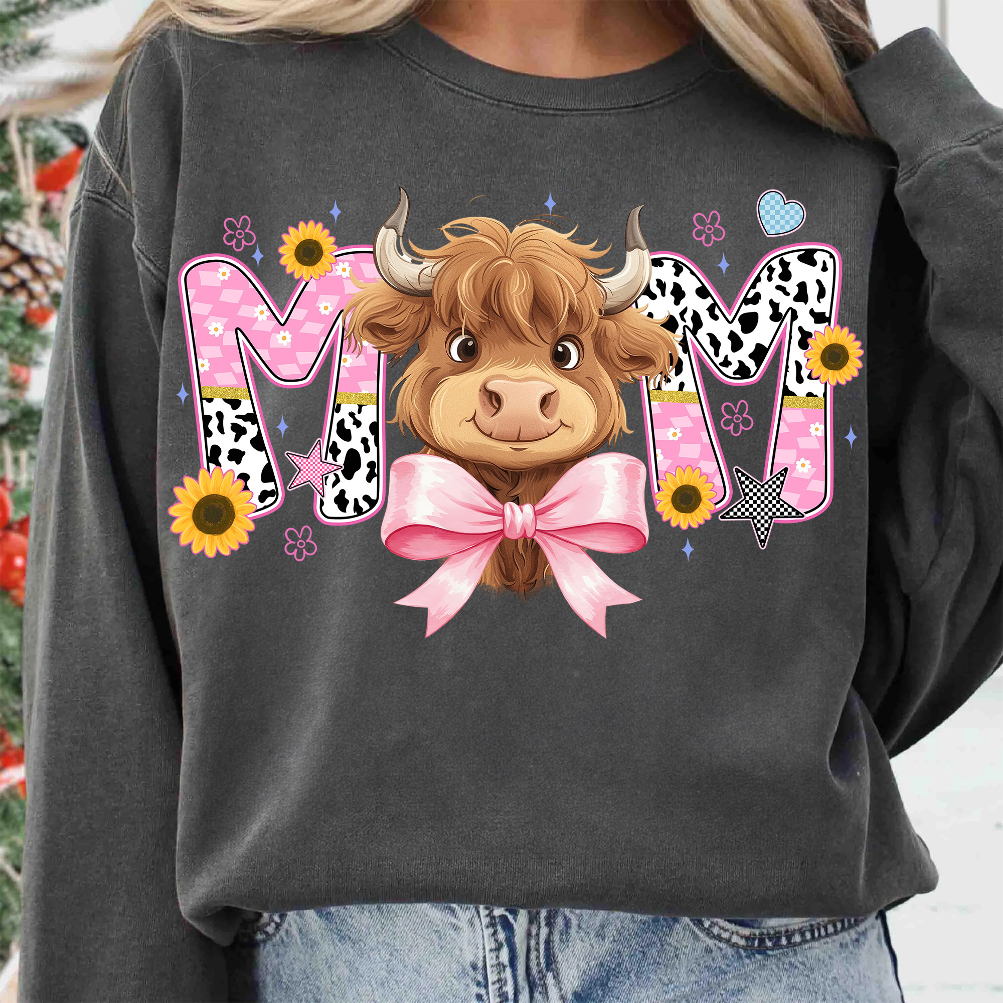Mom Cow Coquette T-Shirt – Highland Cow Mom Design, Cute Farm Animal Graphic Tee, Country Mama Shirt