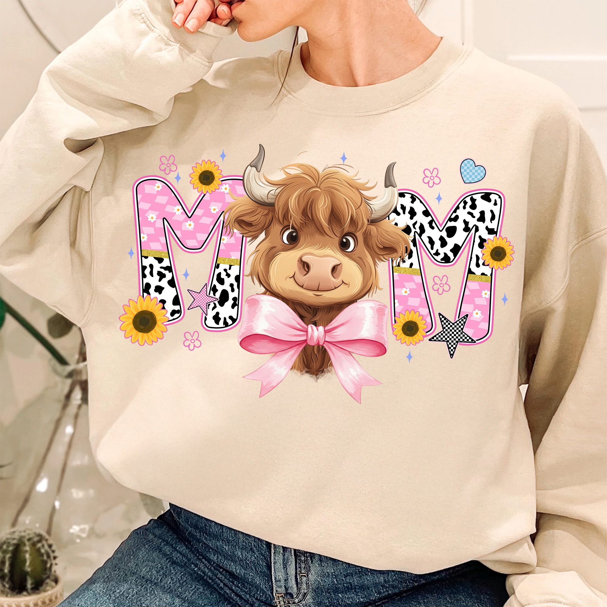 Mom Cow Coquette T-Shirt – Highland Cow Mom Design, Cute Farm Animal Graphic Tee, Country Mama Shirt