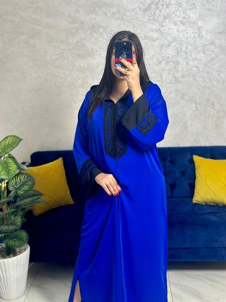 جلابة مغربية أنيقة بالطرز والعقاد – لمسة راقية لجمالك اليومي