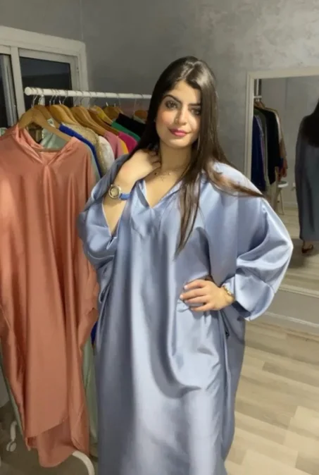 Chemise robe en satin en baby blue