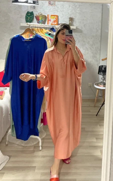 Chemise robe en satin en saumon