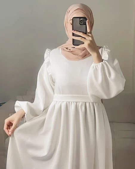 تألقي بأناقة محتشمة مع فستان الحجاب الراقي