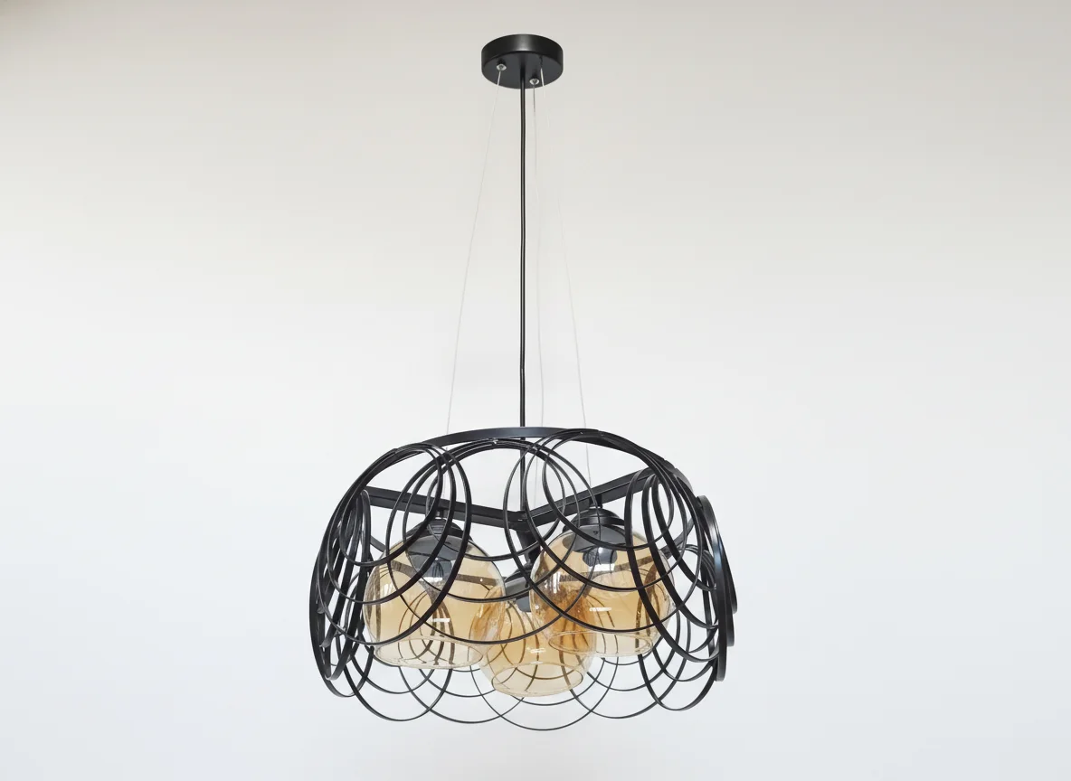 Suspension Design Contemporain – Sphères Ambrées et Cage Métallique